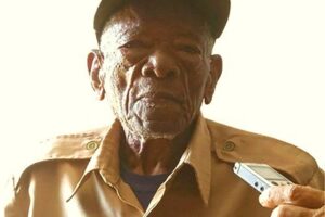 Lo que la guerra nos quita: testimonio de Ata­nasio Suárez Rodríguez, Chacho sigue vinculado a sus tareas en la Asociación de Combatientes en Jagüey Grande, porque “un buen luchador nunca abandona…”. Foto: Noryis