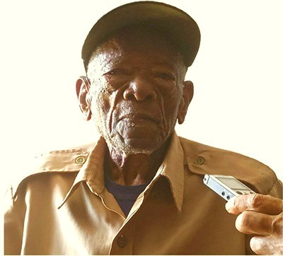 Lo que la guerra nos quita: testimonio de Ata­nasio Suárez Rodríguez, Chacho sigue vinculado a sus tareas en la Asociación de Combatientes en Jagüey Grande, porque “un buen luchador nunca abandona…”. Foto: Noryis