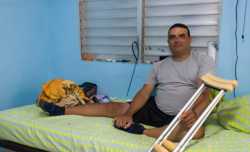 "Mi firma por la patria": desde el reposo forzado, Yunior moviliza a su comunidad.