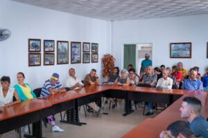 Trabajadores de la EMPAI ratifican su apoyo a la Revolución en campaña "Mi Firma por la Patria". Foto: Raúl Navarro