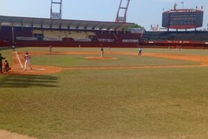 Mordida de los Cachorros de Holguín en el Victoria de Girón 