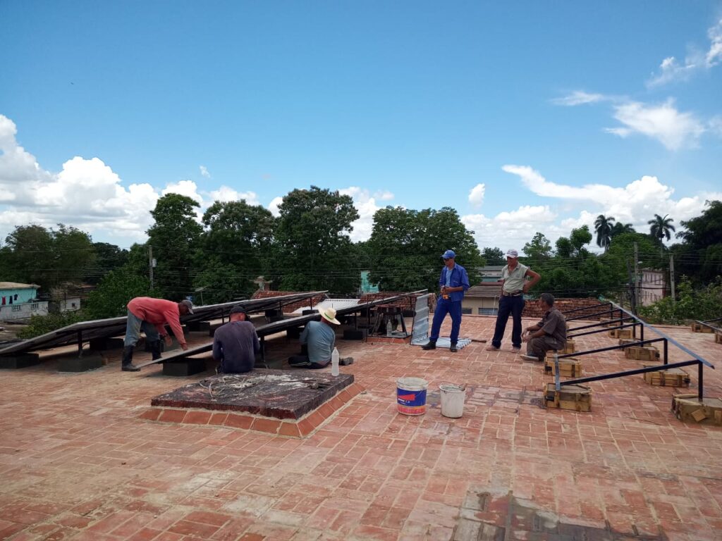 Fortalece Unión de Reyes sus comunicaciones con energía solar