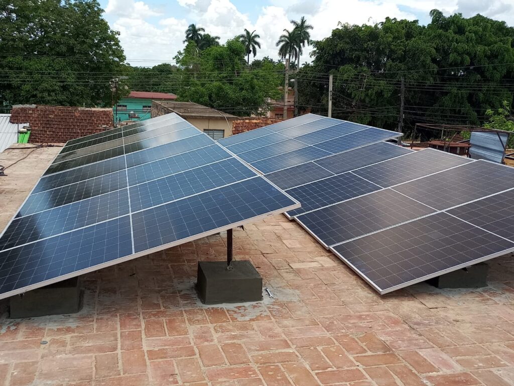 Fortalece Unión de Reyes sus comunicaciones con energía solar