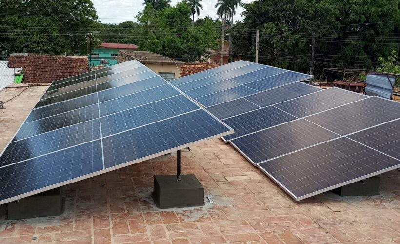 Fortalece Unión de Reyes sus comunicaciones con energía solar