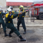 Bomberos y rescatistas: el ejercicio de salvar vidas. Foto: Izet Morales