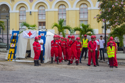 Bomberos y rescatistas: el ejercicio de salvar vidas. Foto: Izet Morales