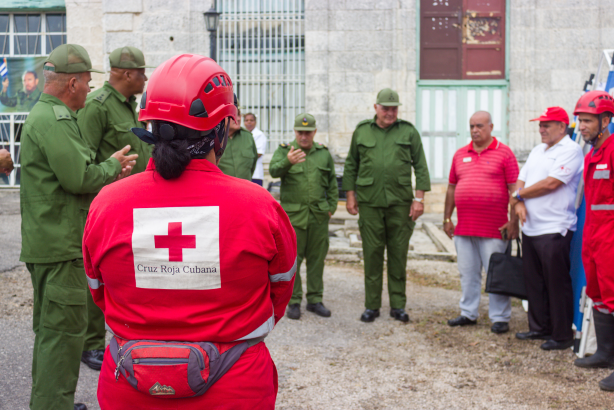 Bomberos y rescatistas: el ejercicio de salvar vidas. Foto: Izet Morales