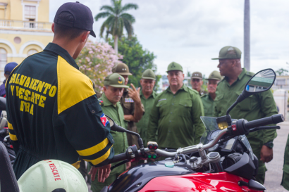 Bomberos y rescatistas: el ejercicio de salvar vidas. Foto: Izet Morales