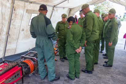 Bomberos y rescatistas: el ejercicio de salvar vidas. Foto: Izet Morales