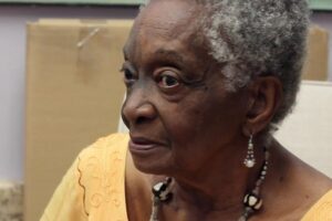 Georgina Herrera frente al espejo de sus 90 años