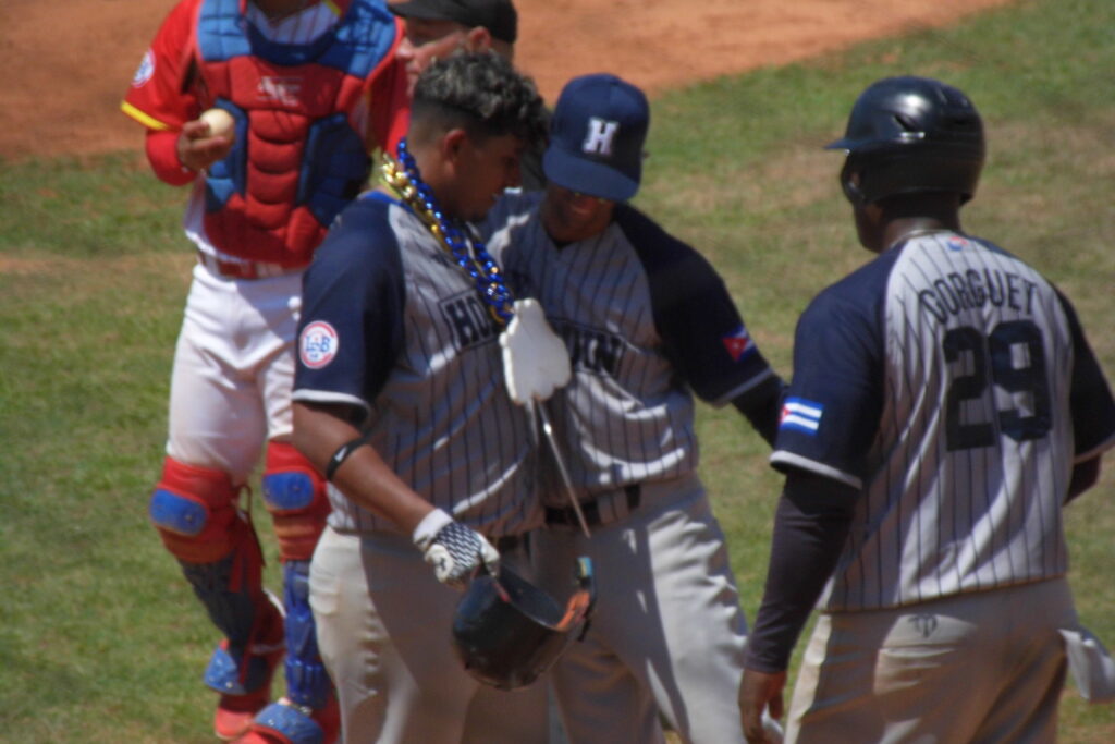 Holguín pasó la escoba