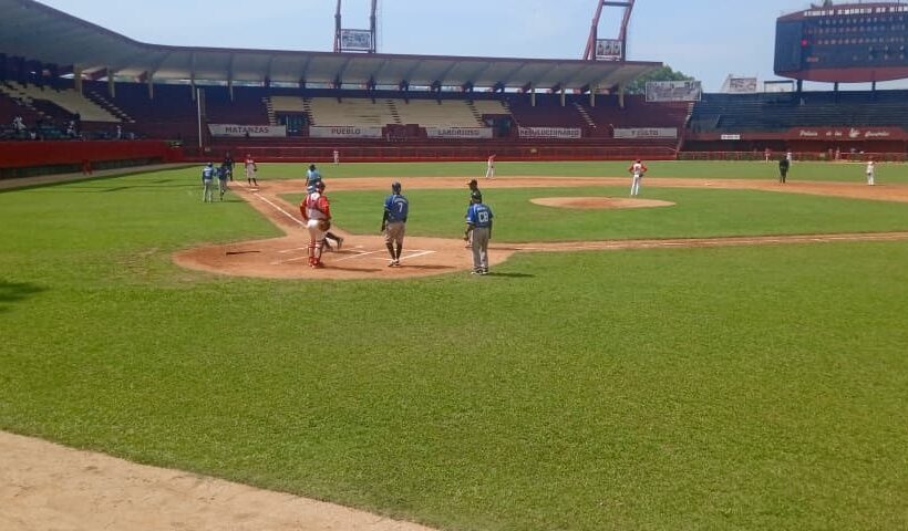 Industriales, domador de cocodrilos