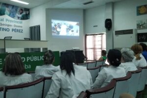 Matanzas se convirtió esta semana en el epicentro nacional de la lucha contra el cáncer El evento marcó un hito de la telemedicina en Cuba, ya que se logró transmitir desde el TAC, en Imagenología, al teatro el intervencionismo y toma de muestras en pacientes con sospecha de cáncer de pulmón. Fotos: Cortesía del equipo de comunicación del Hospital Clínico Quirúrgico Faustino Pérez