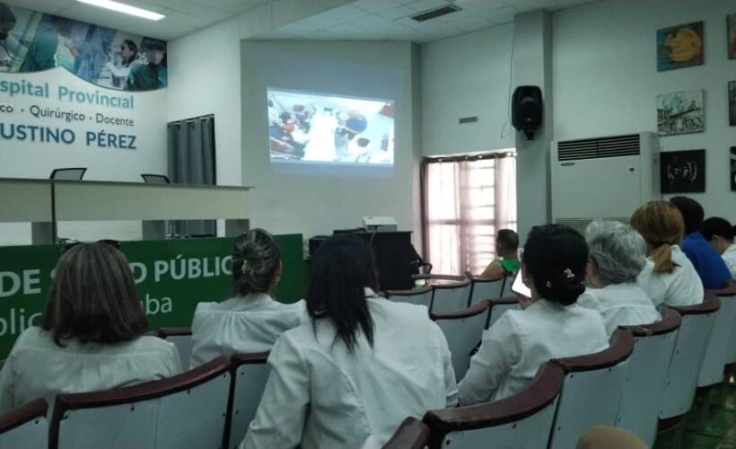 Matanzas se convirtió esta semana en el epicentro nacional de la lucha contra el cáncer El evento marcó un hito de la telemedicina en Cuba, ya que se logró transmitir desde el TAC, en Imagenología, al teatro el intervencionismo y toma de muestras en pacientes con sospecha de cáncer de pulmón. Fotos: Cortesía del equipo de comunicación del Hospital Clínico Quirúrgico Faustino Pérez