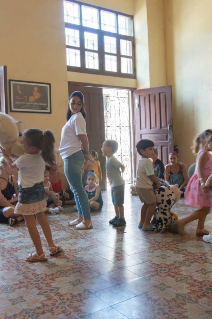 Taller Los pilluelos: donde los infantes aprenden mediante la música