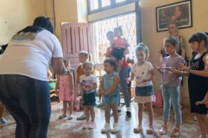 Taller Los pilluelos: donde los infantes aprenden mediante la música