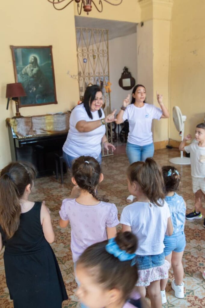 Taller Los pilluelos: donde los infantes aprenden mediante la música