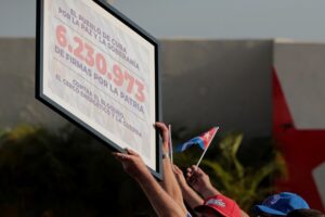 Más de 6 millones de cubanos dieron su firma por la Patria