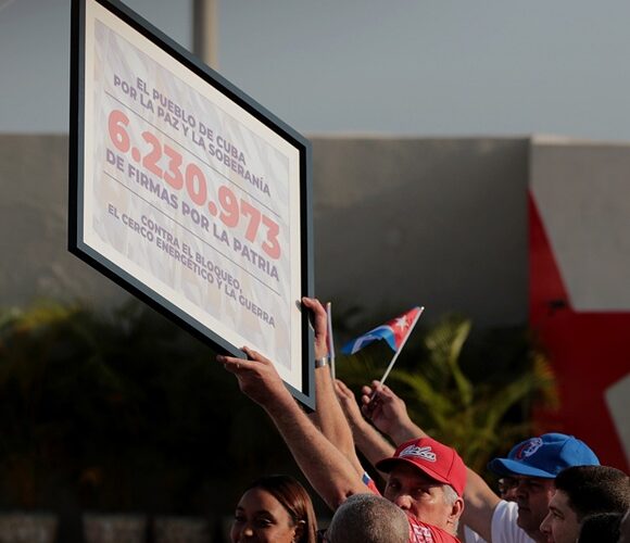 Más de 6 millones de cubanos dieron su firma por la Patria