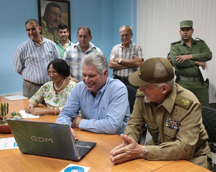 Díaz-Canel junto al Comandante Ramiro. Foto: @DiazCanelB/X.

