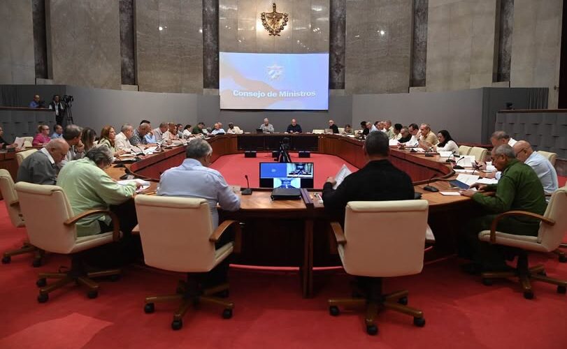 Díaz-Canel: “Se trata, ante todo, de salvar la Revolución”