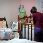 Andrea, el pueblo y la casa de la rampa. Foto: Humberto Fuentes Rodríguez