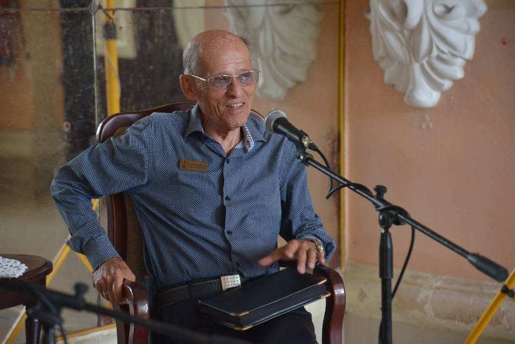 Conversando con un sabio del Renacimiento en la época contemporánea: Ercilio Vento Canosa. Fotos: Carrete Producciones