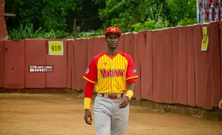 Cuando se anunciaron los refuerzos para la semifinal de la Liga Élite del béisbol cubano, muchos aficionados se preguntaban si el alto mando de Industriales había acertado con la petición de Eduardo Blanco como refuerzo.