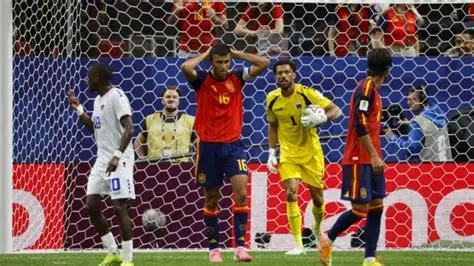 España decepciona en su debut