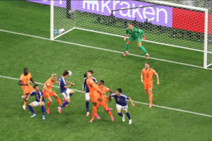 Gol del empate de Japón frente a Países Bajos. Foto: tomada de www.fifa.com