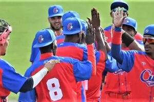 La mano equivocada ausente en los equipos Cuba de béisbol 