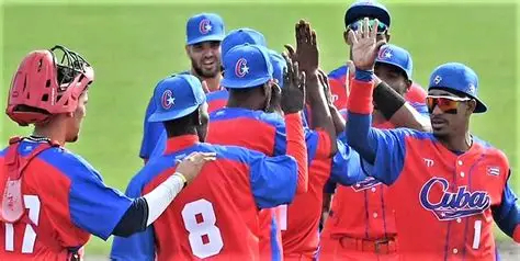 La mano equivocada ausente en los equipos Cuba de béisbol 