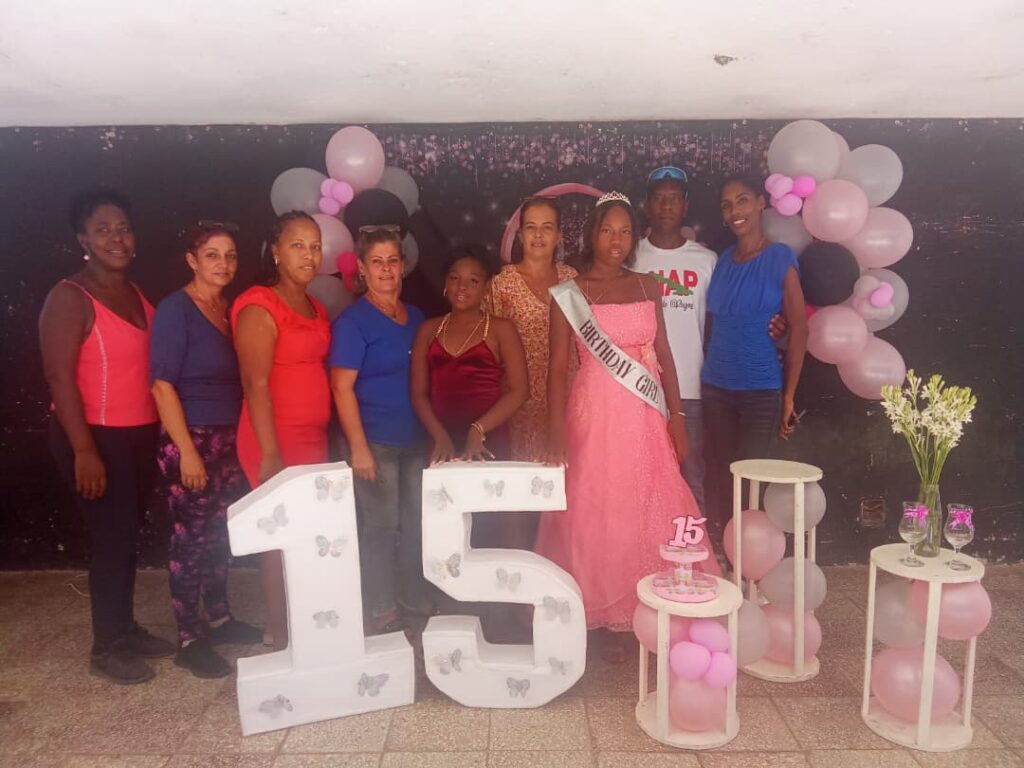 Celebra FMC de Unión de Reyes las quince primaveras de dos adolescentes provenientes de familias vulnerables del territorio.