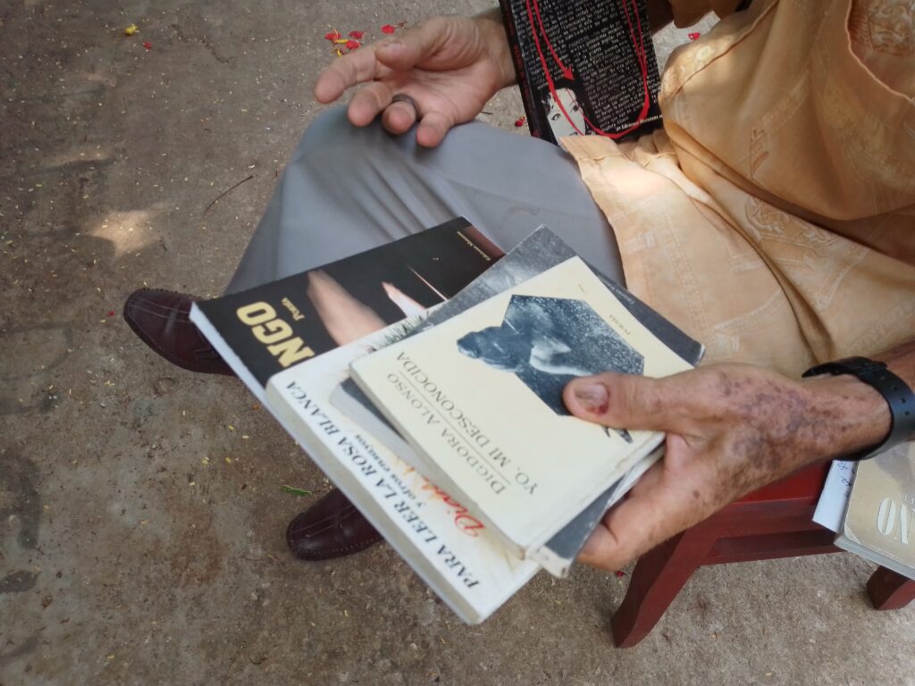Tarde de tertulia de poesía en el barrio Armando Mestre.