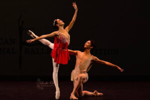 Premian a joven bailarín matancero en certamen de ballet en Sudáfrica
