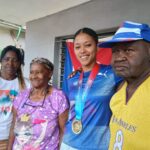 Reciben en Colón a balonmanista medallista de oro