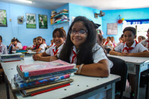 Alumnos de la escuela primaria Vo Thi Thang del municipio de Playa, durante el inicio del curso escolar 2023. Foto: Abel Padrón Padilla/ Cubadebate