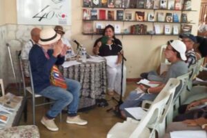 Una pianista en el territorio de los poetas