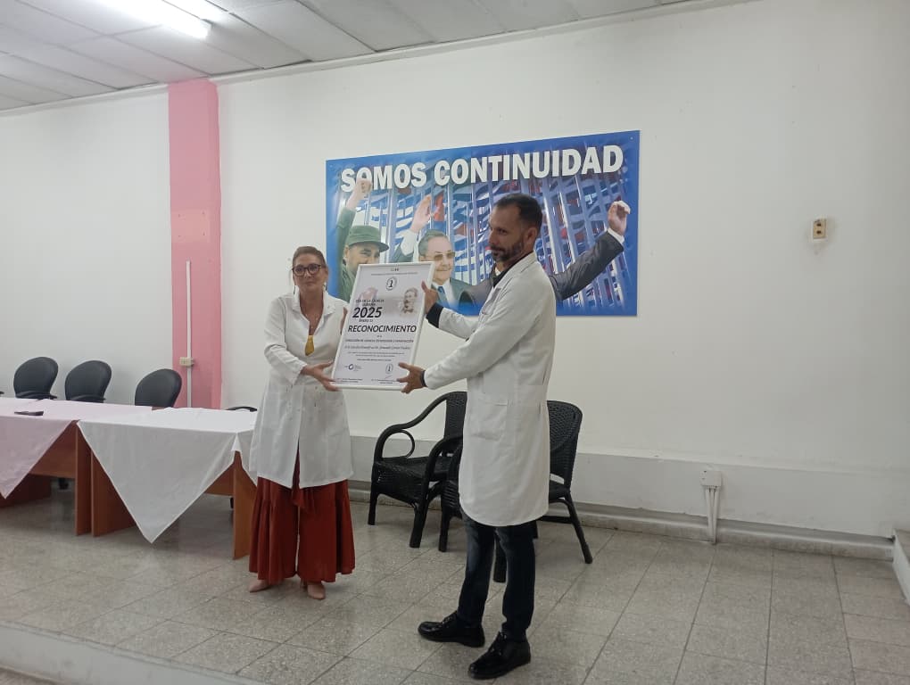 Entregan Premio Armando Carnot en Universidad de Ciencias Médicas