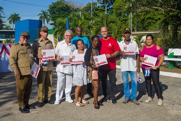 Entregan a Hospital Militar Dr. Mario Muñoz Monroy Premio del Barrio