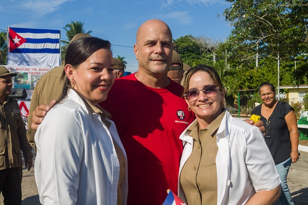 Entregan a Hospital Militar Dr. Mario Muñoz Monroy Premio del Barrio