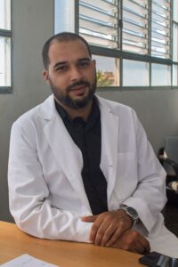 El doctor Adriano, un joven profesional con las herramientas necesarias para impulsar su propio proyecto. Fotos: Raúl Navarro e Izet Morales