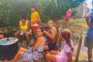 La fiesta del comité en el barrio se cocina entre todos. Fotos: Cortesía de los cederistas del Consejo Popular Peñas Altas