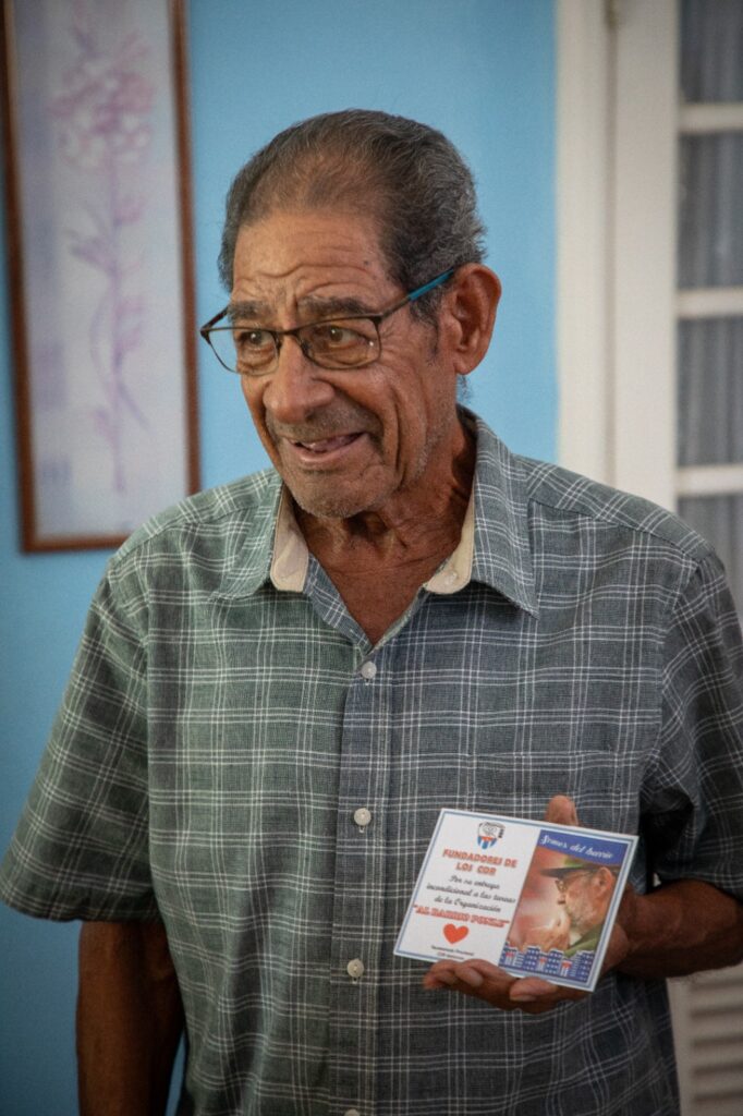 Gerardo Hernández Nordelo visita hogares cederistas destacados en Matanzas.