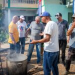 Gerardo Hernández Nordelo visita hogares cederistas destacados en Matanzas.