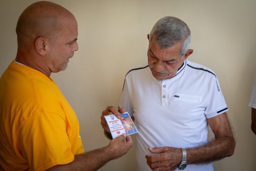 Gerardo Hernández Nordelo visita hogares cederistas destacados en Matanzas.