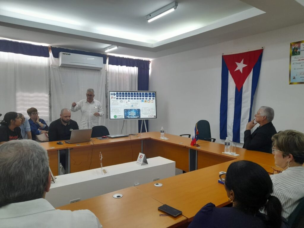 Miguel Díaz-Canel Bermúdez intercambia con profesionales del Parque Científico-Tecnológico de Matanzas