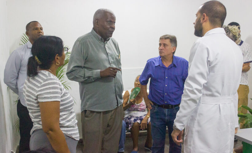 El recorrido de Esteban Lazo Hernández, miembro del Buró Político y Presidente de la Asamblea Nacional del Poder Popular, junto a los máximos dirigentes del Partido y el Gobierno en la provincia, incluyó la visita a la institución donde brindan el servicio para el Alivio del Dolor. Fotos: Raúl Navarro e Izet Morales