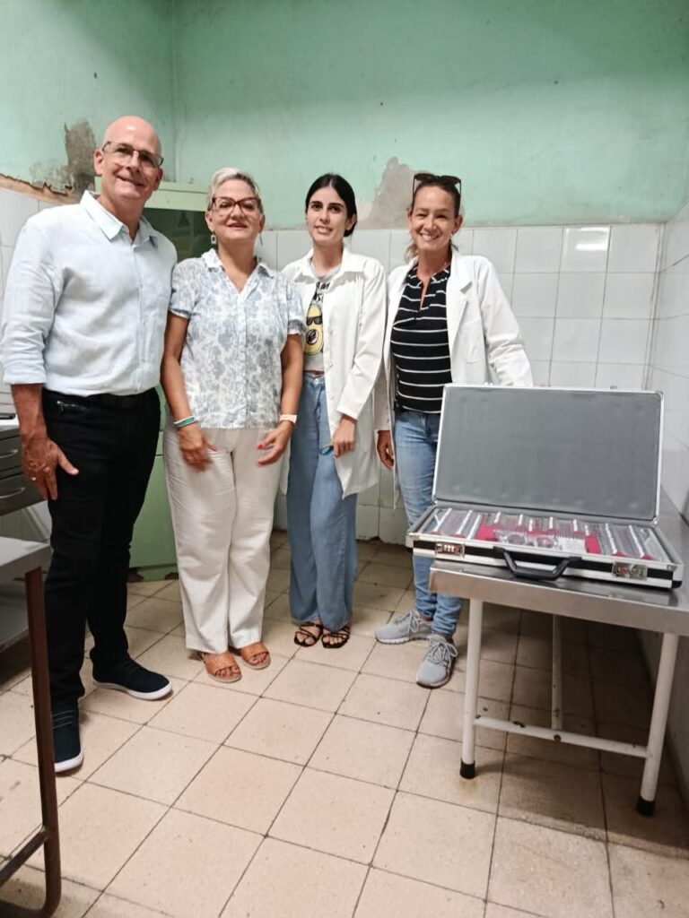 Policlínico de Matanzas recibe juego de lentes de prueba oftalmológica donado por iglesias de Alemania y Canadá