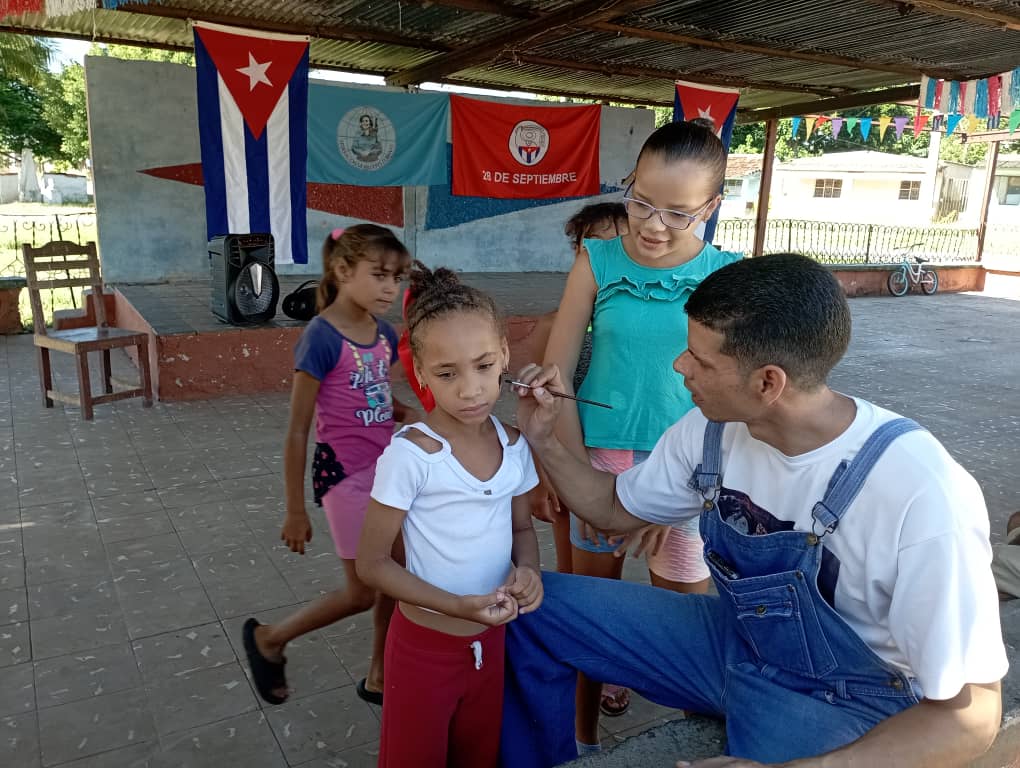 Comunidad Oliva festeja aniversario 66 de los CDR con arte y participación popular